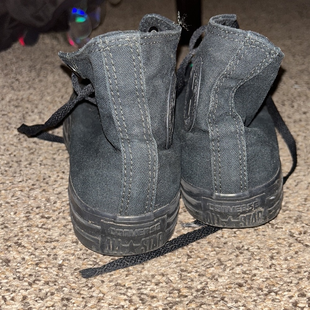 Black Converse Size 7 - Picture 3 of 4